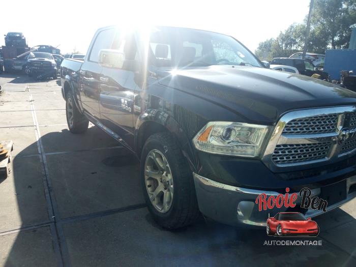 Dodge 1500 Crew Cab 5.7 Hemi V8 4x4 Sloopvoertuig (2016, Zwart)