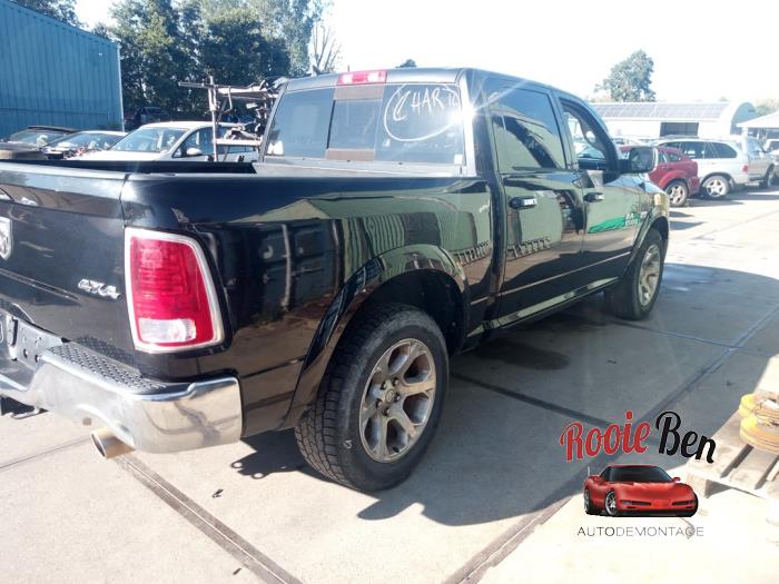 Dodge 1500 Crew Cab 5.7 Hemi V8 4x4 Sloopvoertuig (2016, Zwart)