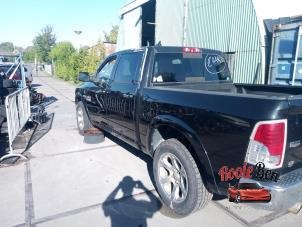 Dodge 1500 Crew Cab 5.7 Hemi V8 4x4 Sloopvoertuig (2016, Zwart)