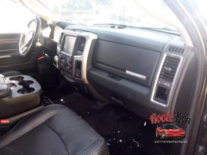 Dodge 1500 Crew Cab 5.7 Hemi V8 4x4 Sloopvoertuig (2016, Zwart)