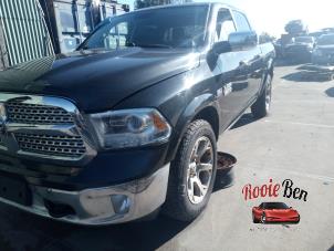 Dodge 1500 Crew Cab 5.7 Hemi V8 4x4 Sloopvoertuig (2016, Zwart)