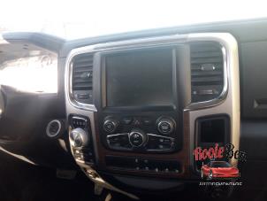 Dodge 1500 Crew Cab 5.7 Hemi V8 4x4 Sloopvoertuig (2016, Zwart)