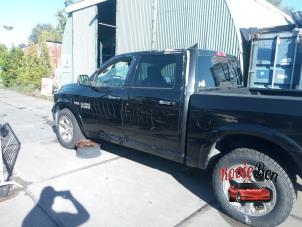 Dodge 1500 Crew Cab 5.7 Hemi V8 4x4 Sloopvoertuig (2016, Zwart)