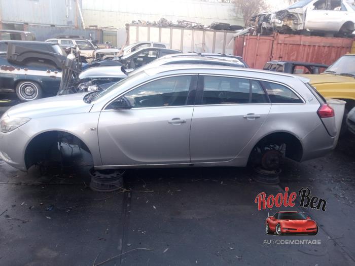 Opel Insignia Sports Tourer 2.0 CDTI 16V 130 ecoFLEX Sloopvoertuig (2010, Grijs)