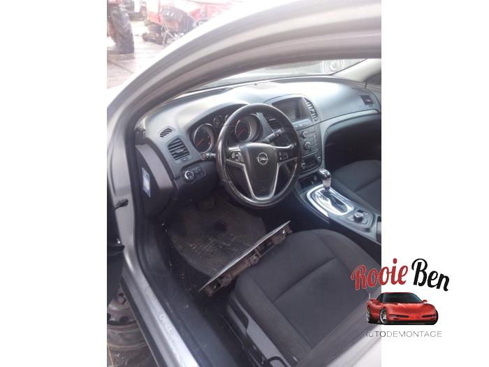 Opel Insignia Sports Tourer 2.0 CDTI 16V 130 ecoFLEX Sloopvoertuig (2010, Grijs)