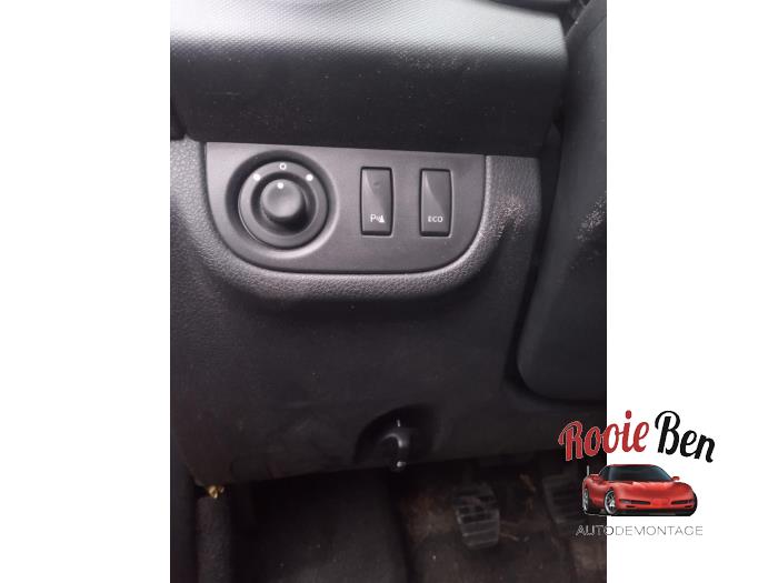 Dacia Sandero II 0.9 TCE 12V Sloopvoertuig (2013, Rood)