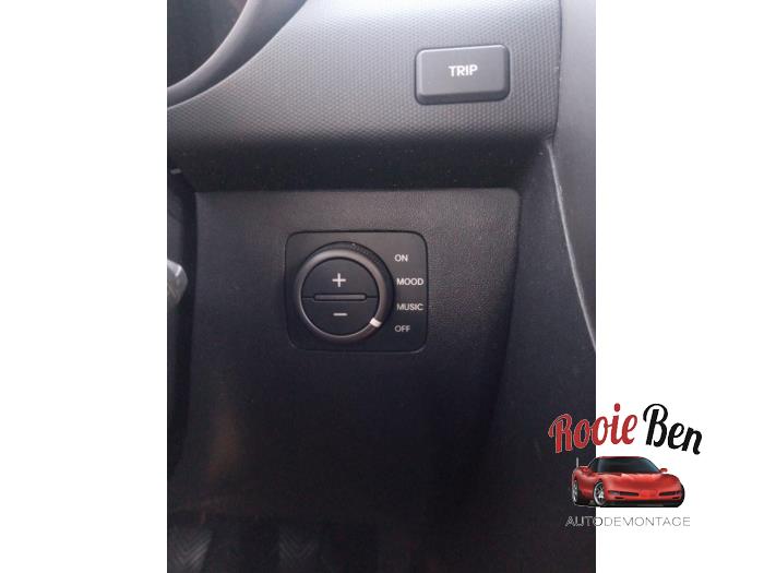 Kia Soul I 1.6 CVVT 16V Sloopvoertuig (2009, Creme)