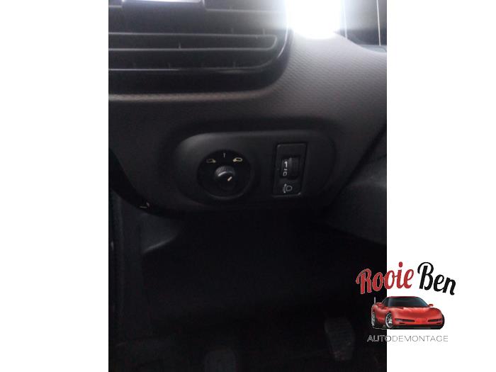 Citroen C4 Cactus 1.6 Blue Hdi 100 Sloopvoertuig (2015, Zwart)