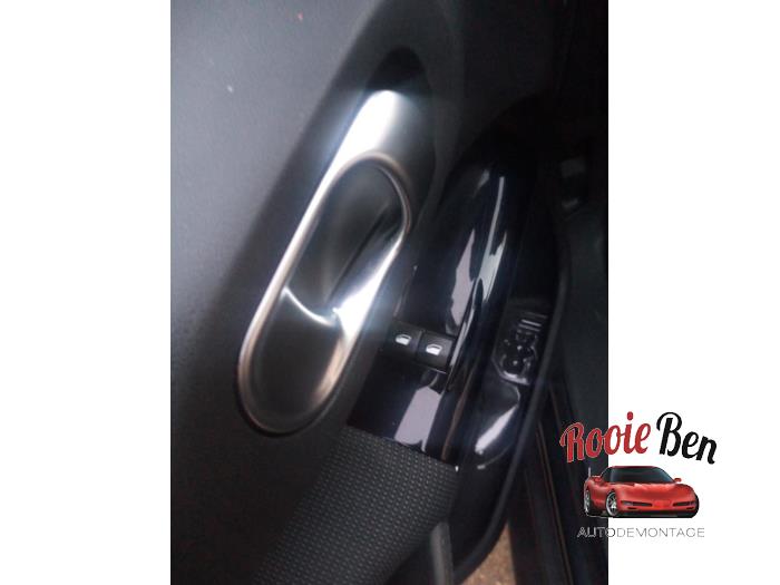 Citroen C4 Cactus 1.6 Blue Hdi 100 Sloopvoertuig (2015, Zwart)