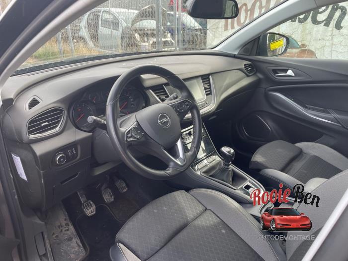 Opel Grandland 1.2 Turbo 12V Sloopvoertuig (2019, Grijs)