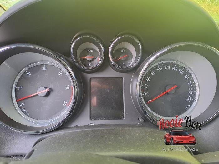 Opel Astra J Sports Tourer 2.0 CDTI 16V 165 Sloopvoertuig (2015, Wit)