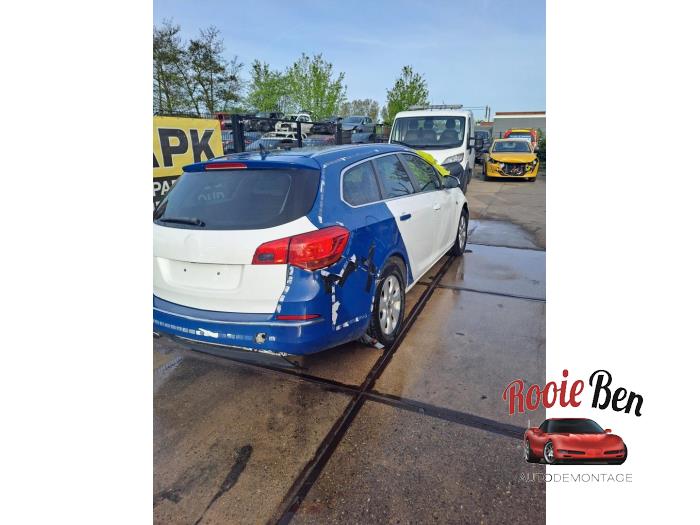 Opel Astra J Sports Tourer 2.0 CDTI 16V 165 Sloopvoertuig (2015, Wit)