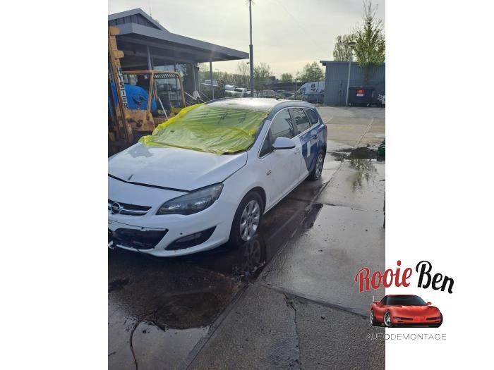 Opel Astra J Sports Tourer 2.0 CDTI 16V 165 Sloopvoertuig (2015, Wit)