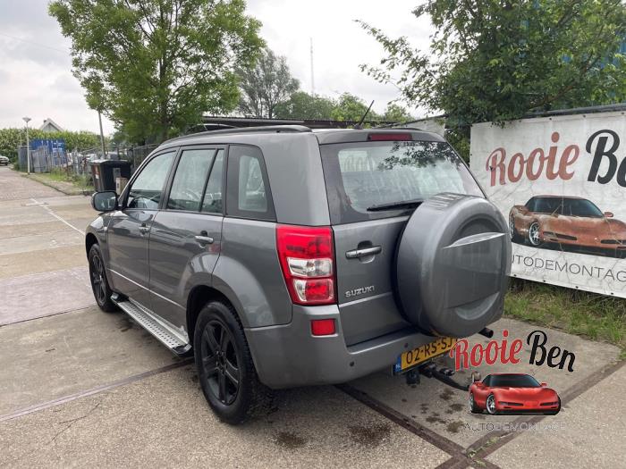 Suzuki Grand Vitara II 2.0 16V Sloopvoertuig (2005, Grijs)