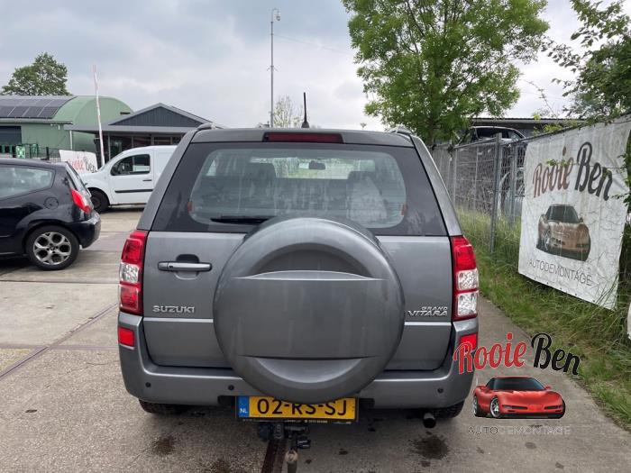 Suzuki Grand Vitara II 2.0 16V Sloopvoertuig (2005, Grijs)