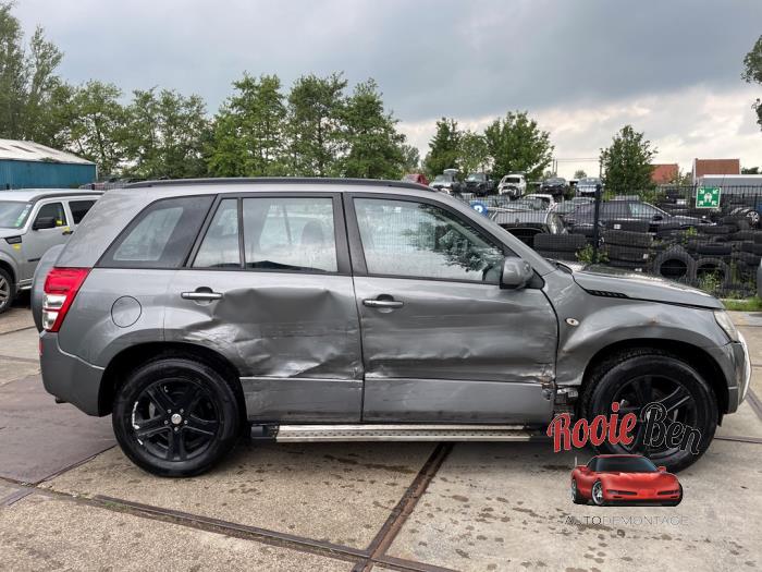 Suzuki Grand Vitara II 2.0 16V Sloopvoertuig (2005, Grijs)