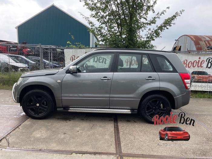Suzuki Grand Vitara II 2.0 16V Sloopvoertuig (2005, Grijs)
