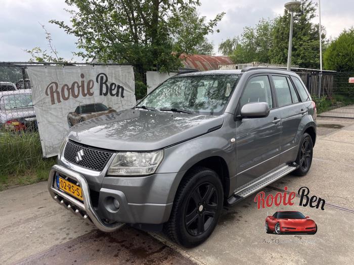Suzuki Grand Vitara II 2.0 16V Sloopvoertuig (2005, Grijs)