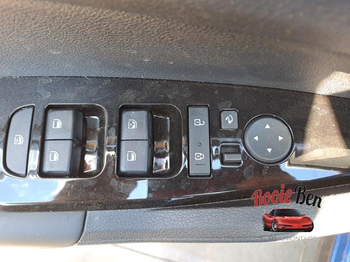 Kia Sportage 1.6 T-GDi Hybrid 16V Sloopvoertuig (2023, Blauw)