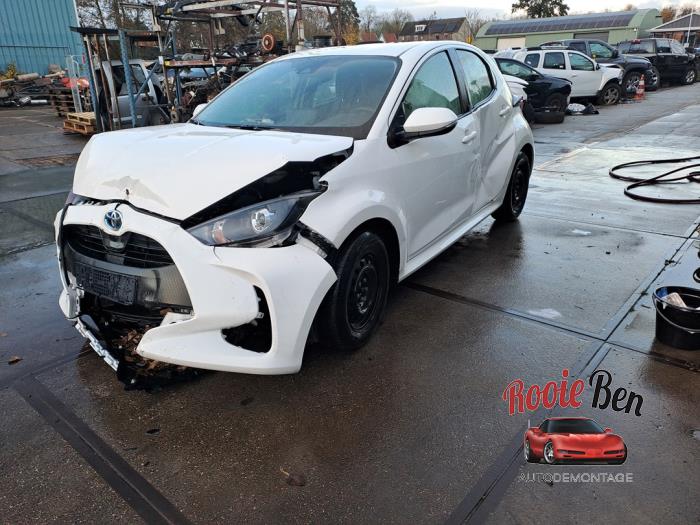 Toyota Yaris IV 1.5 12V Hybrid 115 Sloopvoertuig (2021, Wit)