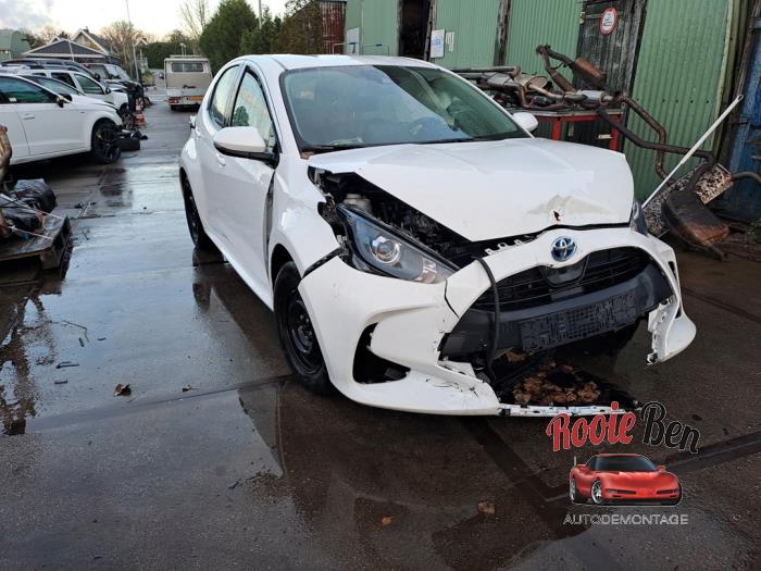 Toyota Yaris IV 1.5 12V Hybrid 115 Sloopvoertuig (2021, Wit)