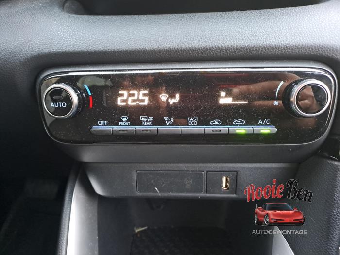 Toyota Yaris IV 1.5 12V Hybrid 115 Sloopvoertuig (2021, Wit)