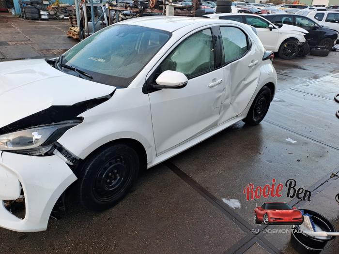 Toyota Yaris IV 1.5 12V Hybrid 115 Sloopvoertuig (2021, Wit)