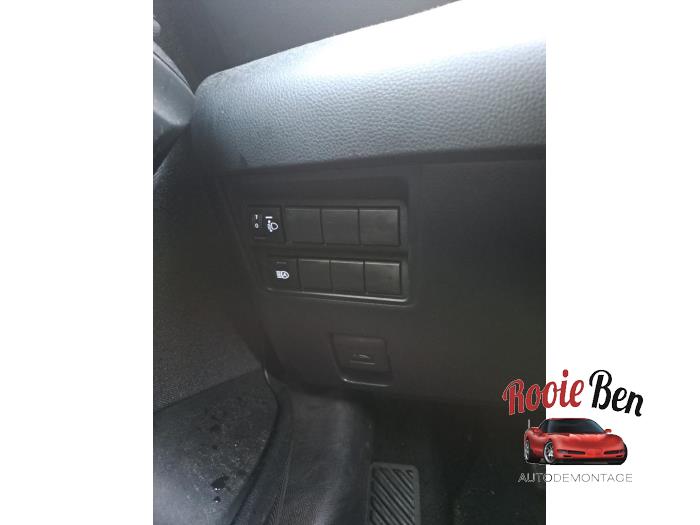 Toyota Yaris IV 1.5 12V Hybrid 115 Sloopvoertuig (2021, Wit)