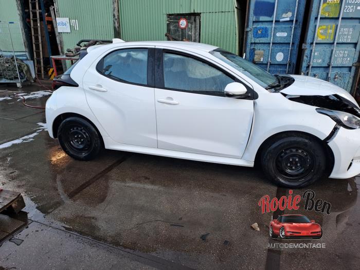Toyota Yaris IV 1.5 12V Hybrid 115 Sloopvoertuig (2021, Wit)