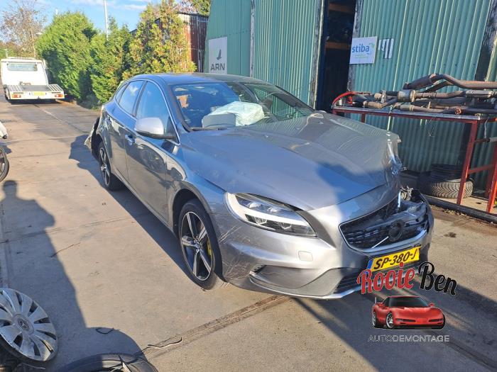 Volvo V40 2.0 D3 16V Sloopvoertuig (2018, Grijs)