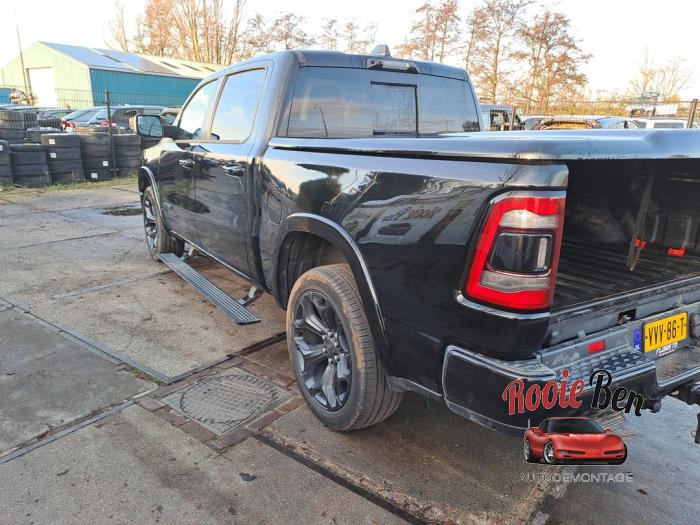 Dodge 1500 Crew Cab 5.7 Hemi V8 4x4 Sloopvoertuig (2023, Zwart)