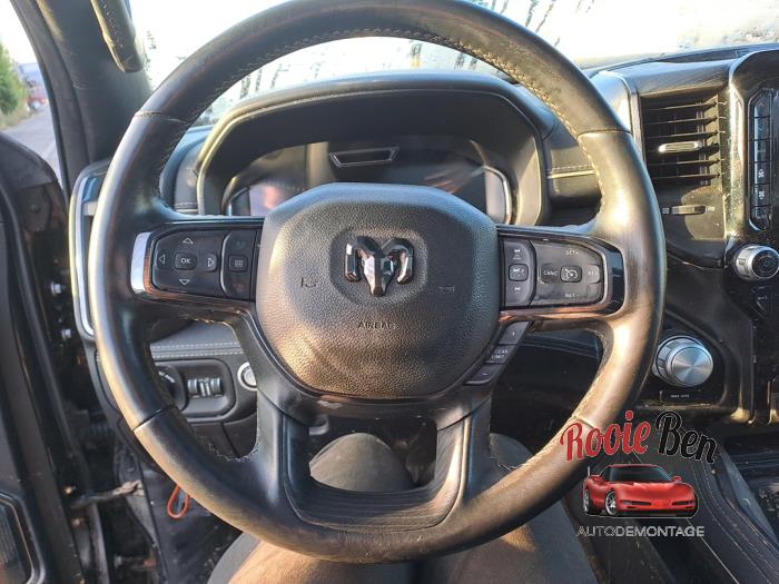 Dodge 1500 Crew Cab 5.7 Hemi V8 4x4 Sloopvoertuig (2023, Zwart)