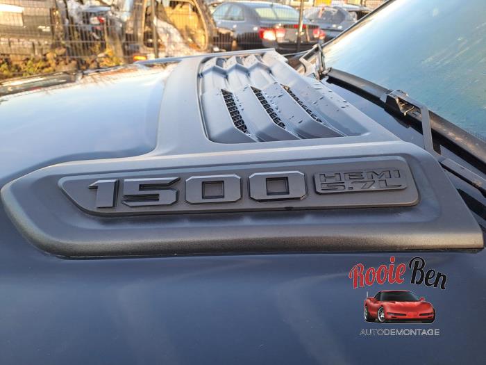 Dodge 1500 Crew Cab 5.7 Hemi V8 4x4 Sloopvoertuig (2023, Zwart)