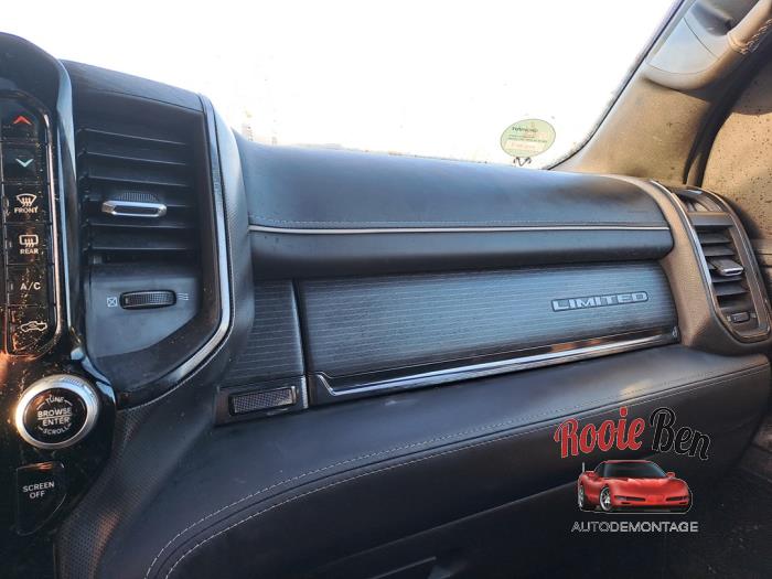 Dodge 1500 Crew Cab 5.7 Hemi V8 4x4 Sloopvoertuig (2023, Zwart)