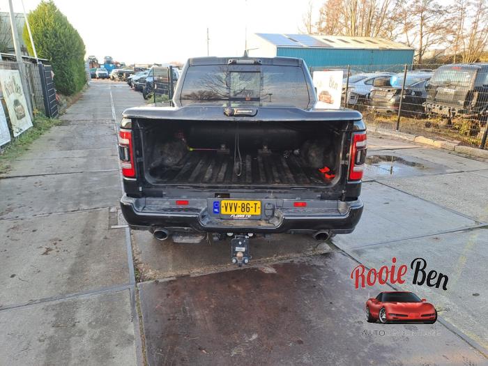 Dodge 1500 Crew Cab 5.7 Hemi V8 4x4 Sloopvoertuig (2023, Zwart)