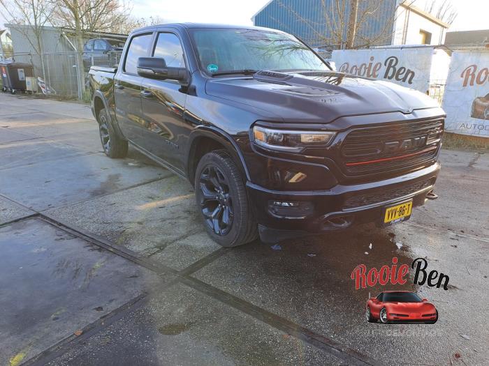 Dodge 1500 Crew Cab 5.7 Hemi V8 4x4 Sloopvoertuig (2023, Zwart)