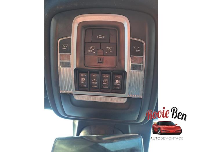 Dodge 1500 Crew Cab 5.7 Hemi V8 4x4 Sloopvoertuig (2023, Zwart)