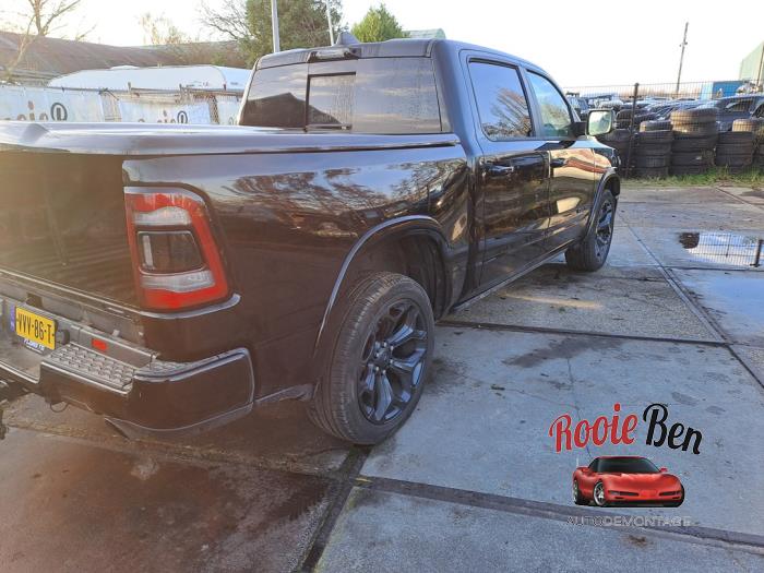 Dodge 1500 Crew Cab 5.7 Hemi V8 4x4 Sloopvoertuig (2023, Zwart)