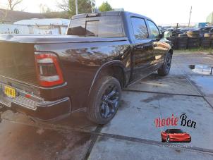 Dodge 1500 Crew Cab 5.7 Hemi V8 4x4 Sloopvoertuig (2023, Zwart)