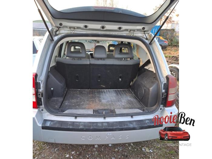 Jeep Compass I 2.4 16V 4x4 Sloopvoertuig (2008, Grijs)