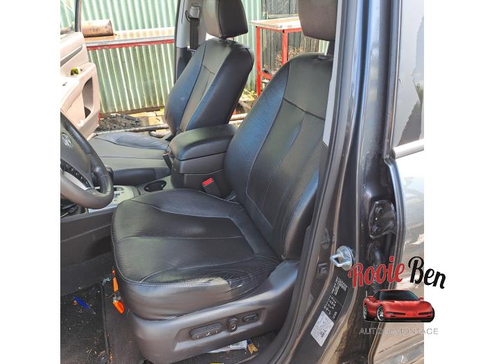 Hyundai Santa Fe II 2.4 16V 4x4 Sloopvoertuig (2011, Grijs)