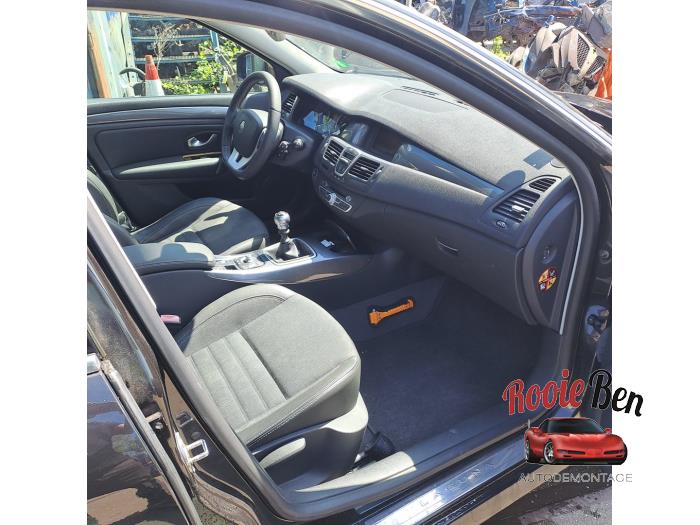 Renault Laguna III Estate 2.0 Turbo 16V GT Schadevoertuig (2010, Zwart)