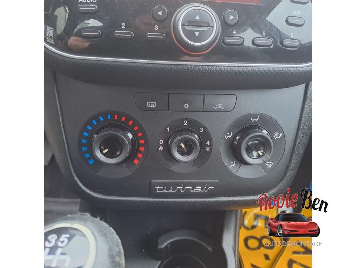 Fiat Punto III 0.9 TwinAir Schadevoertuig (2012, Grijs)