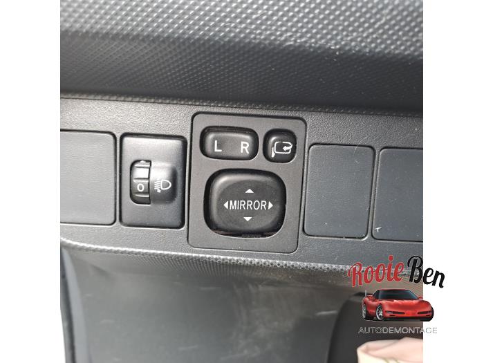 Toyota Auris 1.8 16V HSD Full Hybrid Schadevoertuig (2011, Grijs)