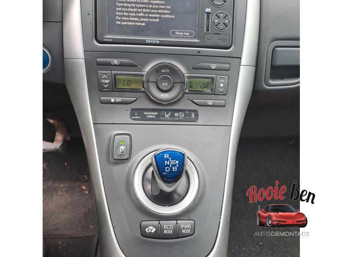 Toyota Auris 1.8 16V HSD Full Hybrid Schadevoertuig (2011, Grijs)