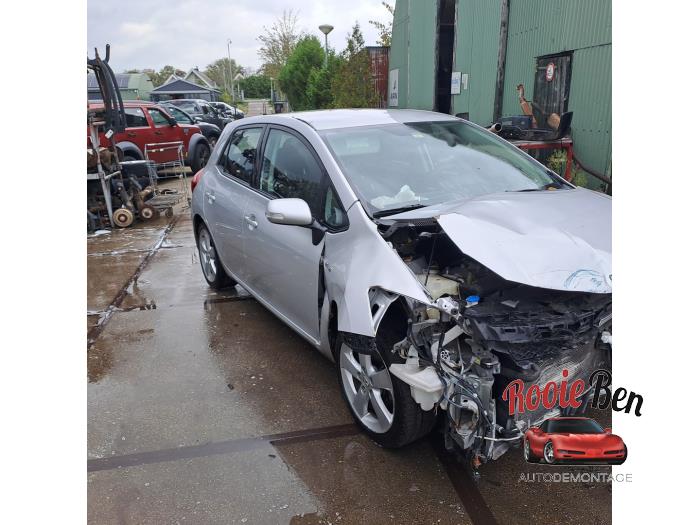 Toyota Auris 1.8 16V HSD Full Hybrid Schadevoertuig (2011, Grijs)