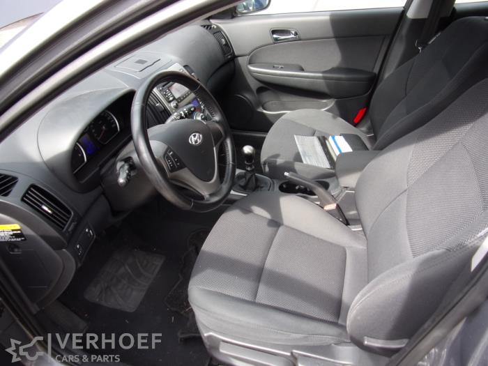 Hyundai i30 Crosswagon 1.6 CVVT 16V Sloopvoertuig (2009, Grijs)