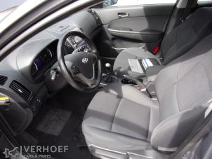 Hyundai i30 Crosswagon 1.6 CVVT 16V Sloopvoertuig (2009, Grijs)