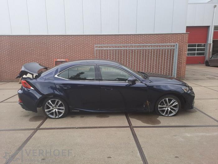 Lexus IS 300h 2.5 16V Sloopvoertuig (2018, Blauw)