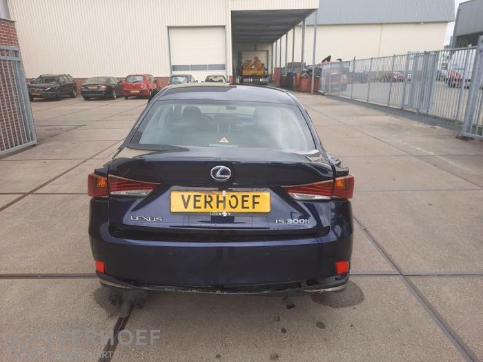 Lexus IS 300h 2.5 16V Sloopvoertuig (2018, Blauw)